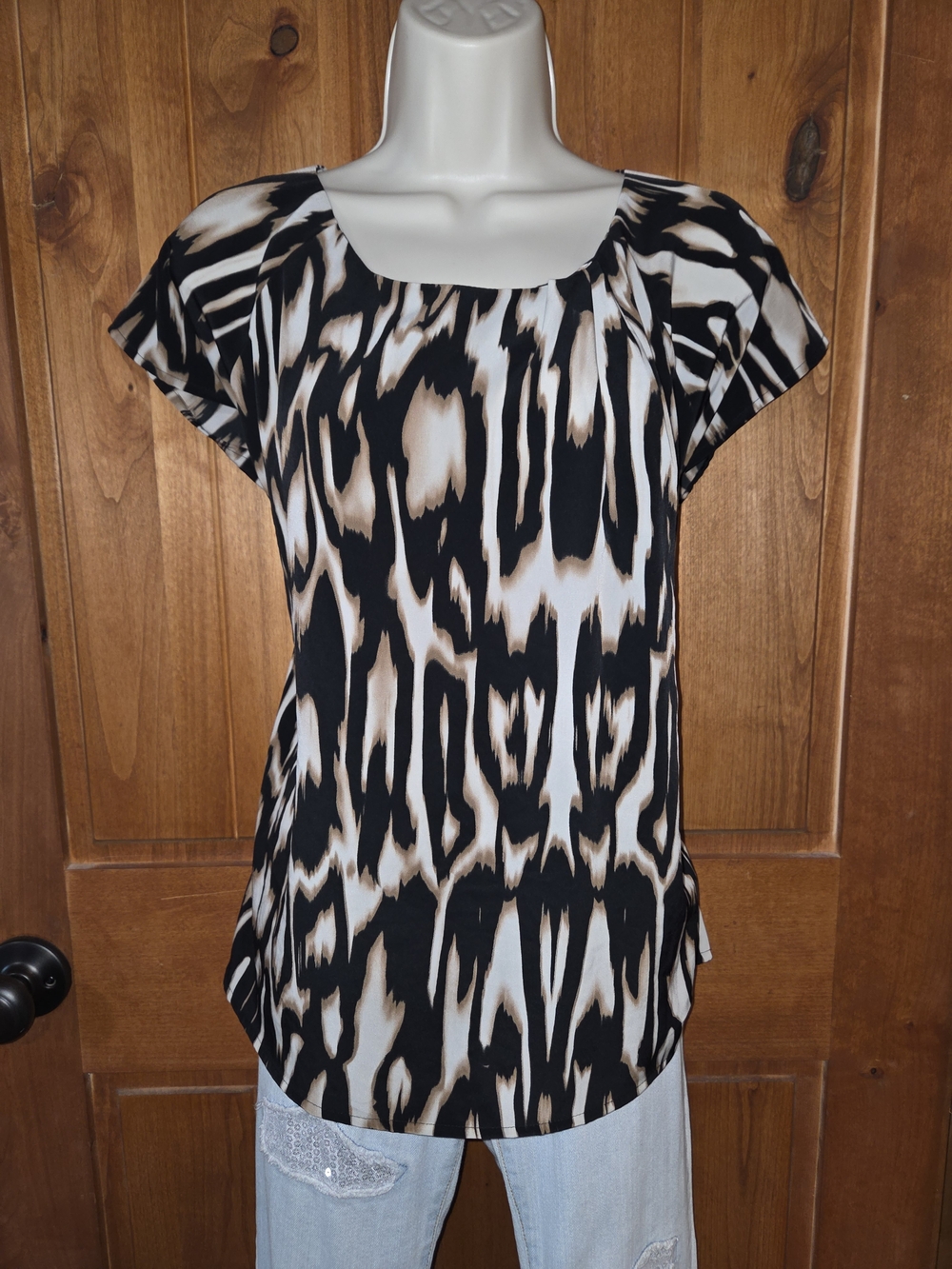 DKNY‎ Women's Short Sleeve Scoop Neck Top in Black, White & Tan Abstract Print